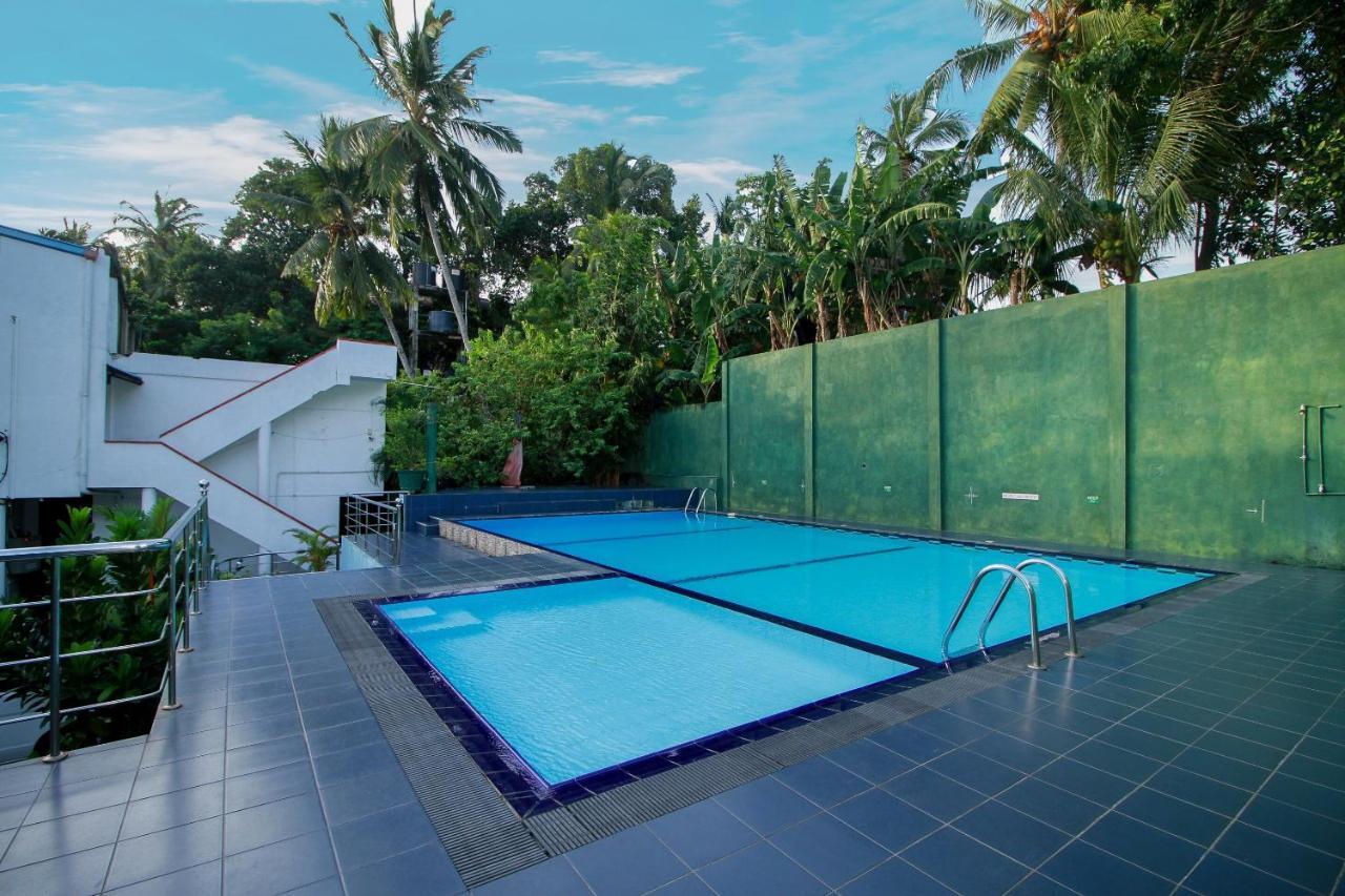 גאלה Hotel Aradhana מראה חיצוני תמונה